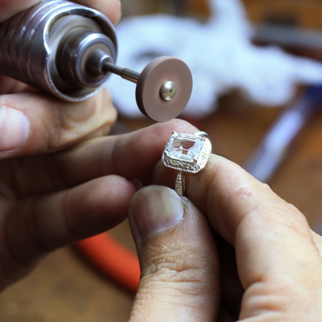 Bijouterie Suisse - Bijoutier depuis 80 ans Bijouterie Suisse - Bijoutier depuis 80 ans