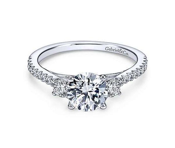 BAGUE EN OR 18K BLANC SERTIE D'UN DIAMANT DE LABORATOIRE DE 1.65CT DE QUALITÉ VS1 ET COULEUR G ET DE DIAMANTS NATUREL - GC ER7296W44 - GABRIEL&CO